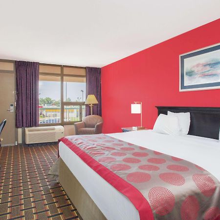 Ramada By Wyndham Edgewood Hotel & Conference Center Eksteriør billede